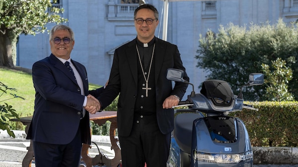 TVS, due scooter iQube S per il Vaticano