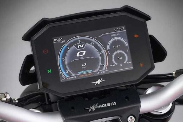 MV Agusta rompe gli schemi: tecnologia full optional per tutti