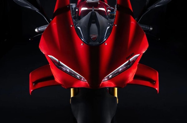 Ducati Panigale V4: una tripletta di premi la consacra regina di bellezza