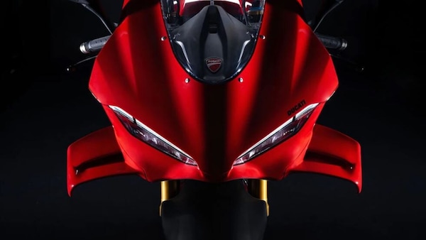 Ducati Panigale V4: una tripletta di premi la consacra regina di bellezza