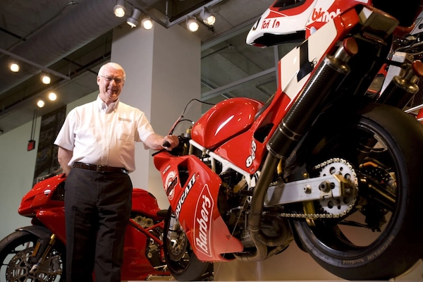 Addio a George Barber, fondatore del museo motociclistico più grande del mondo
