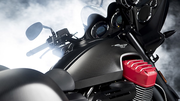 Moto Guzzi MGX-21: le foto