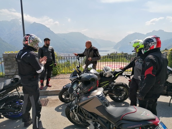 Prestare la moto a un amico: cosa rischia davvero il proprietario?