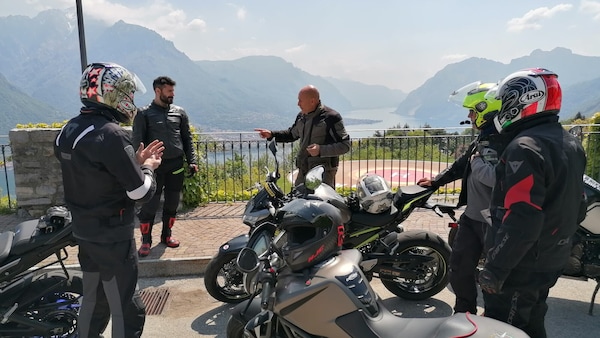 Prestare la moto a un amico: cosa rischia davvero il proprietario?