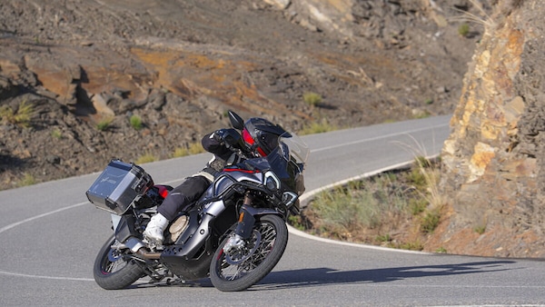 MV Agusta Enduro Veloce: nuove livree e dotazione full optional