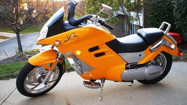 Cfmoto V3: la cruiser che non si prendeva troppo sul serio (ma aveva anche dei difetti)