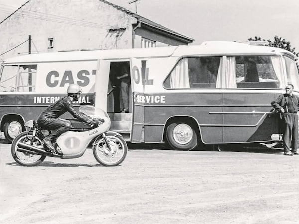Le gare di velocità più improbabili ed esotiche della storia del motociclismo