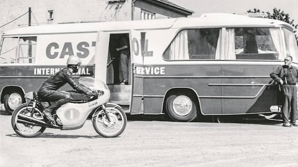 Le gare di velocità più improbabili ed esotiche della storia del motociclismo