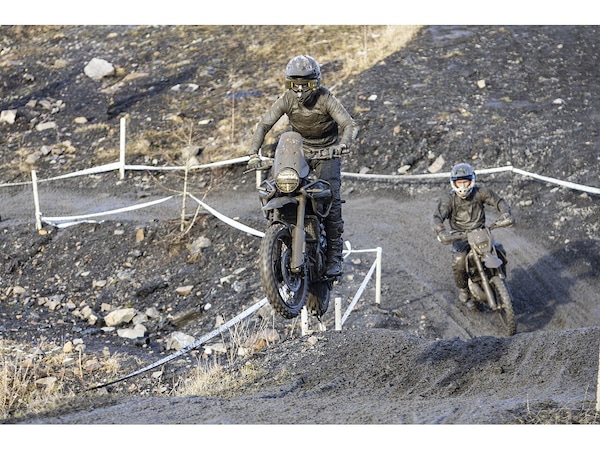 Royal Enfield Himalayan 450 Phantom: come ti trasformo una moto versatile