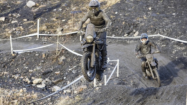 Royal Enfield Himalayan 450 Phantom: come ti trasformo una moto versatile