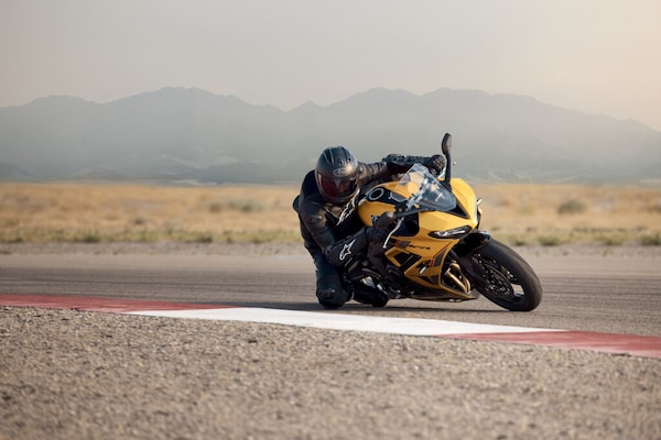 Triumph Daytona 660 2026: più sportiva, più evoluta. Più Daytona