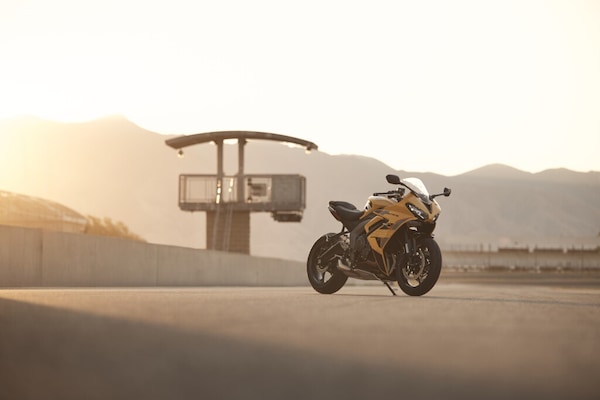 Triumph presenta importanti aggiornamenti per la Daytona 660