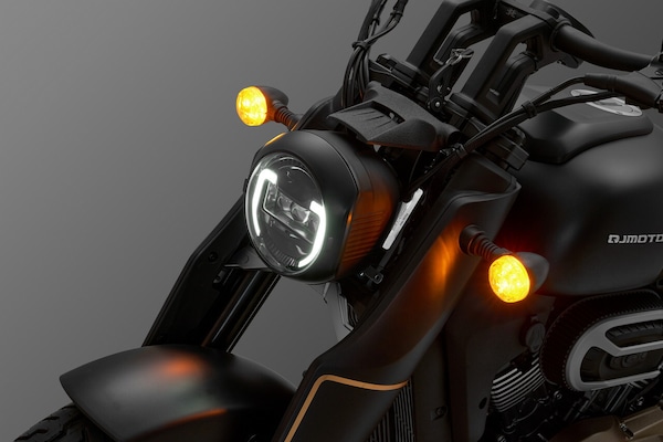 QJMOTOR, arriva la nuova SRV 400 VS: cruiser compatta pronta a farsi notare