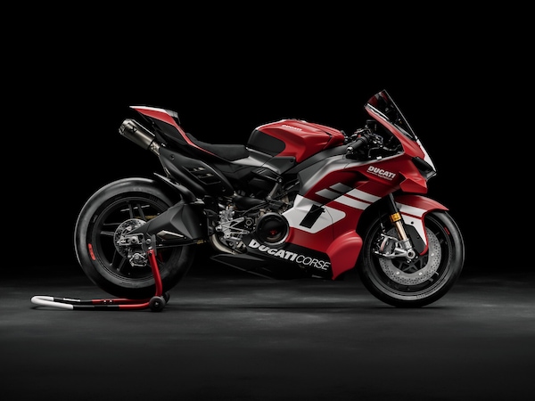 Ducati esagerata, ecco la Panigale V4 Superleggera Centenario: un’opera d’arte di 247 CV