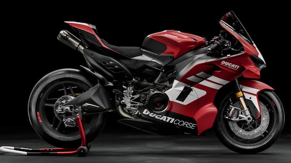 Ducati esagerata, ecco la Panigale V4 Superleggera Centenario: un’opera d’arte di 247 CV