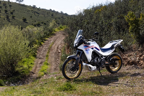 Honda Transalp e CB750 Hornet E-Clutch 2026: la gallery del test