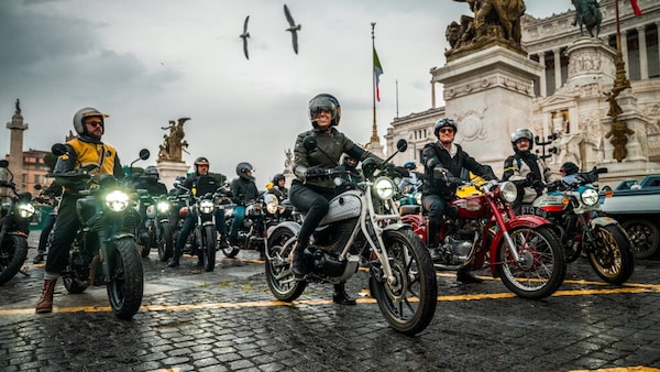 Royal Enfield celebra 125 anni di storia alla Maratona di Roma: debutta la Flying Flea C6