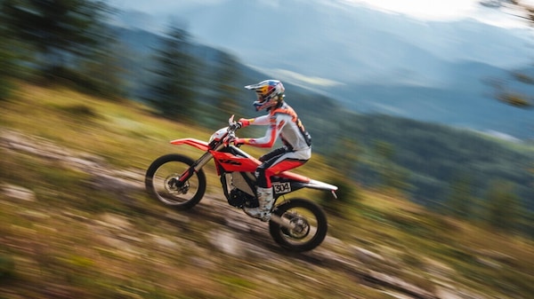 KTM Freeride E 2027: più potenza e autonomia per l’enduro elettrica