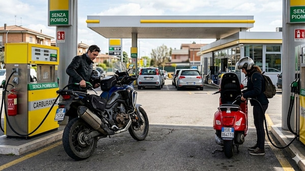 Caro caburanti, il prezzo del petrolio scende, quello della benzina no