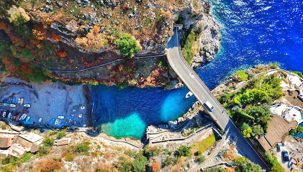 Questa strada italiana è il paradiso dei motociclisti, ma è diventata impraticabile