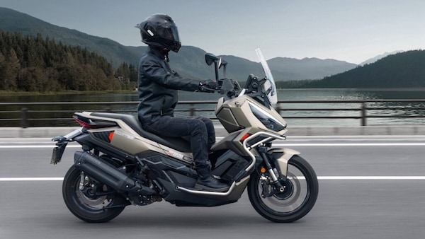 Zontes ZT368-G ETC: il crossover premium è pronto al debutto sul mercato