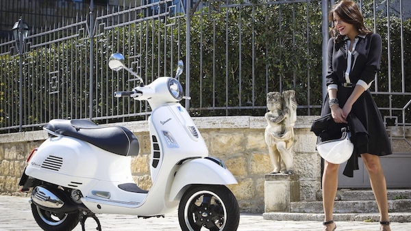Vespa, 80 anni e non sentirli: lo scooter che ha reinventato libertà, stile e mobilità