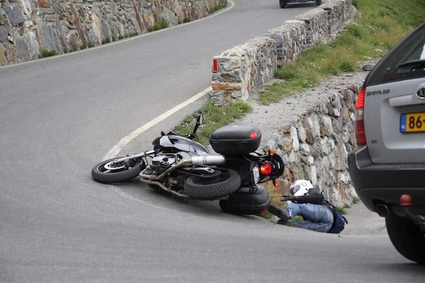 Perchè così tanti motociclisti cadono sullo Stelvio?