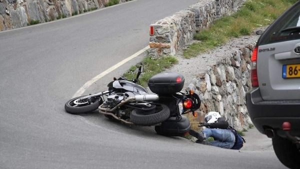 Perchè così tanti motociclisti cadono sullo Stelvio? 