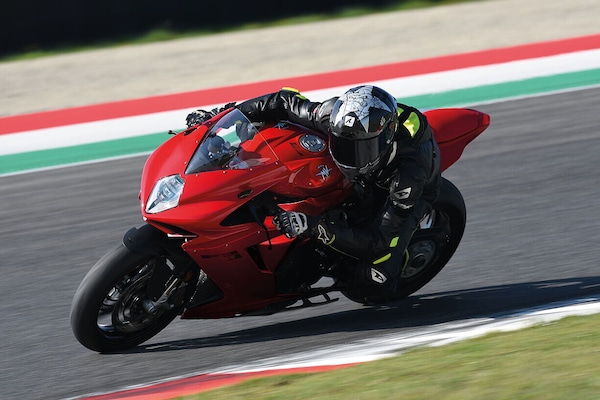MV Agusta F3 R: prezzo sensibilmente più basso per la Supersport