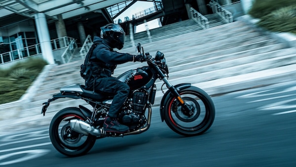 Royal Enfield Guerrilla 450 APEX 2026: più sportiva, più affilata, sempre versatile 