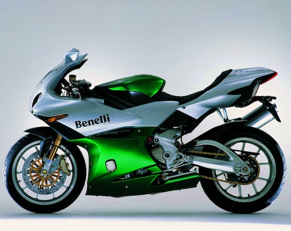 Benelli Tornado Tre 900: la superbike italiana tra genio e follia