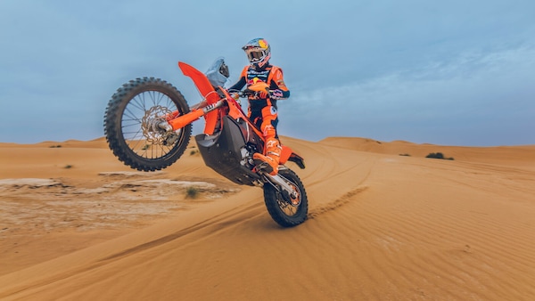 KTM 450 Rally Replica 2027, solo 104 esemplari per sognare la Dakar