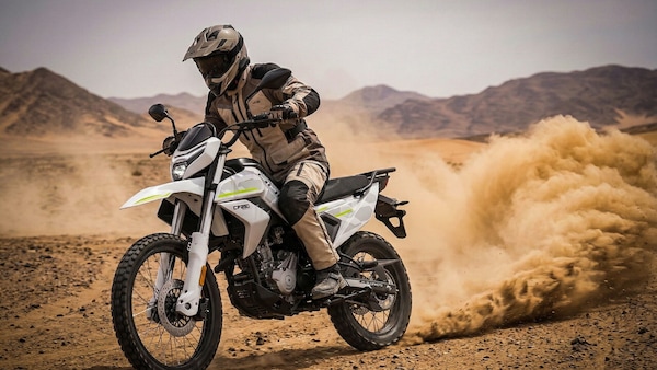 CFMOTO, ecco la Dual 250 E5+: ruota da 21", peso di 145 kg e prezzo interessante