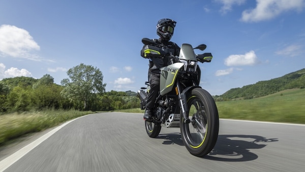 Benelli BKX 300 e 300 S: doppia chance per la patente A2
