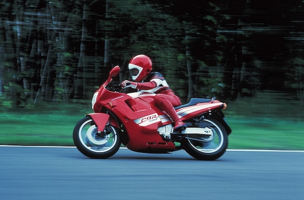 La prima vera sportiva per tutti? Honda CBR600F: la media che inventò l’equilibrio