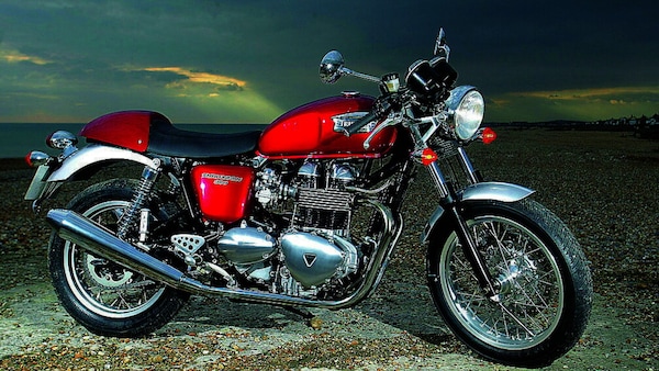 Triumph Thruxton, la storia: dalle gare endurance alla café racer simbolo di un’epoca