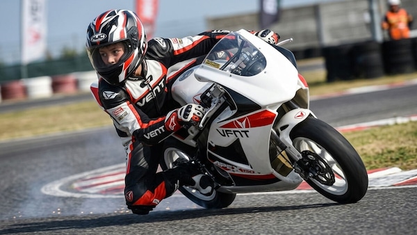 VENT Play: la gamma che accompagna i giovani motociclisti dai primi giri fino alla pista