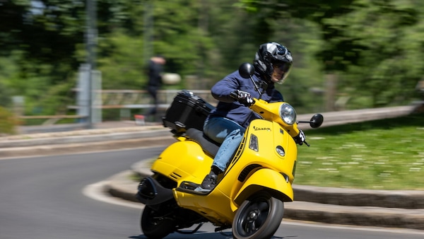 Le Vespa moderne diventano elettriche con un kit (che non costa tanto)