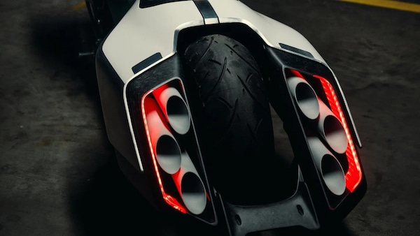 BMW Vision K18: cruiser con sei bocche da fuoco e la delicatezza di un bombardiere