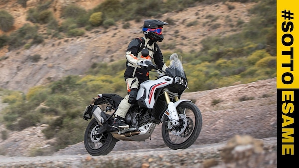 Test Ducati DesertX 2026, i voti del #SottoEsame
