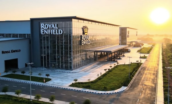 Royal Enfield lavora a una maxi fabbrica da 900.000 moto l’anno