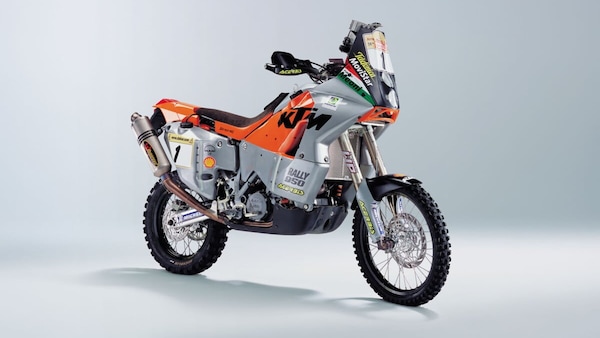 Dalla Dakar alla leggenda: storia breve della KTM Adventure LC8