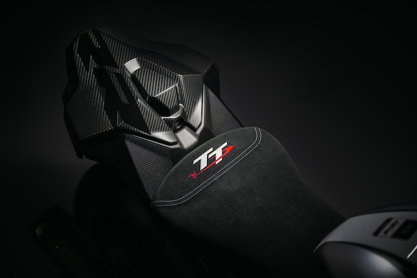 BMW M RR  Isle of Man TT : le foto della SBK in edizione limitata