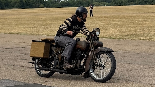 Jason Momoa trasforma tre Harley d'epoca in veicoli ibridi: bestemmia o genialata?