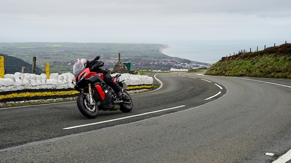A 302 km/h sul circuito del Tourist Trophy... Non era Michael Dunlop