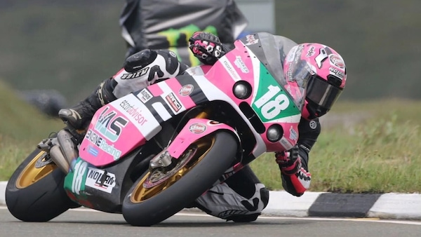 Tutti i motociclisti dovrebbero imparare dai piloti di road races