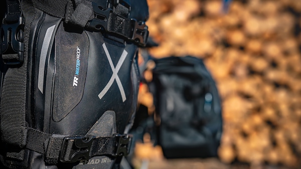 Otto litri in più per le Adventure: debutta la nuova borsa paramotore SHAD TR08