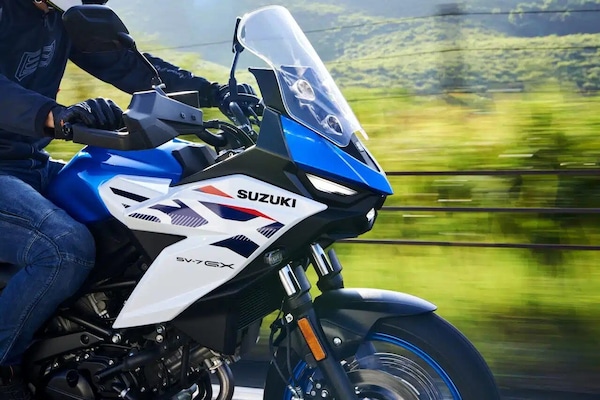 Suzuki SV-7GX: prezzo aggressivo e dotazione completa per conquistare il segmento