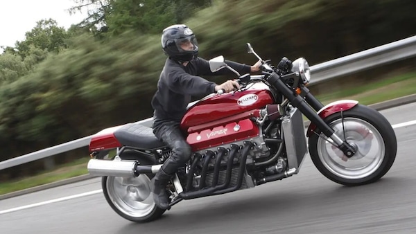 All'asta la folle moto con motore Viper V10