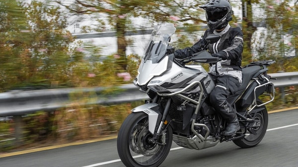 Arriva il Ride-by-Wire: ecco come cambia la tre cilindri Zontes ZT703-F
